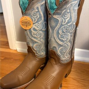 Corral Women's Tan and Blue Embroidered Jeans